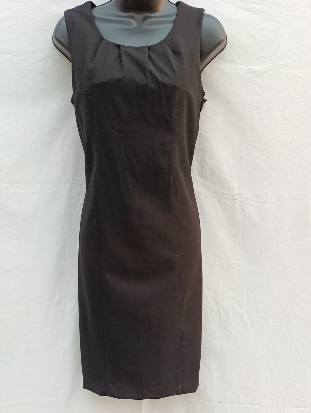 Classic Black Sleeveless Sheath Dress With Bold Black Graphic